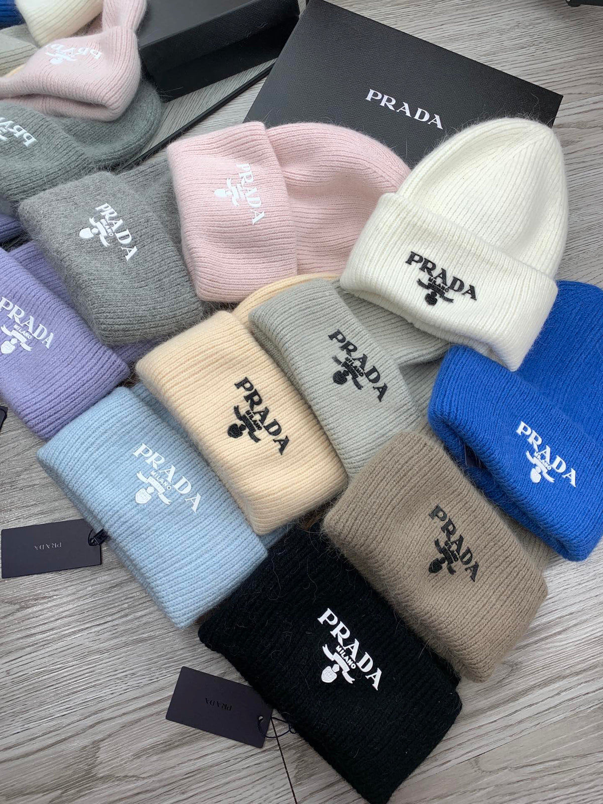 PRADA BEANIE HAT IN PASTEL PURPLE WOOL 108749