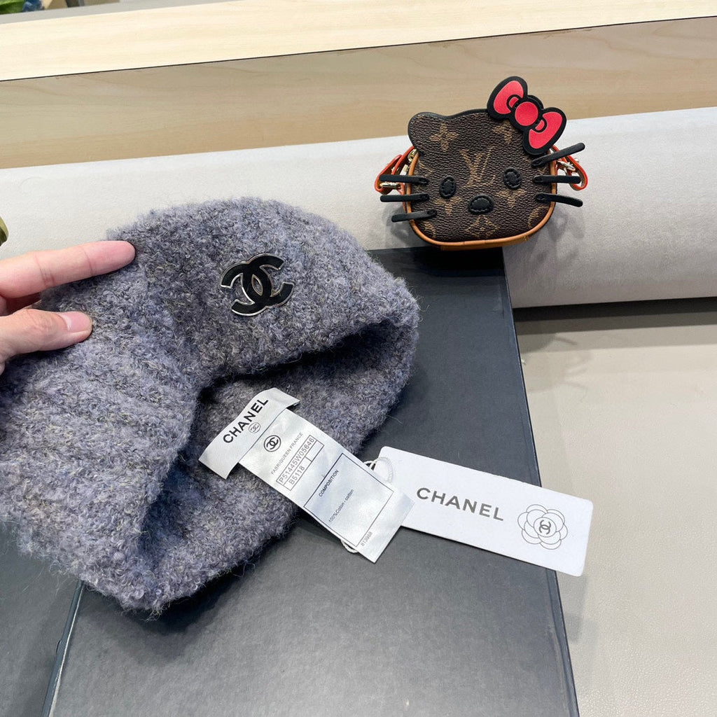 CHANEL BEANIE HAT IN COOL GRAY WOOL 413327