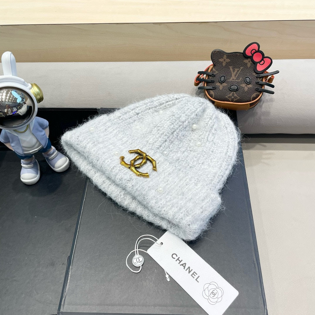 CHANEL BEANIE HAT IN CLOUD GRAY WOOL 430081